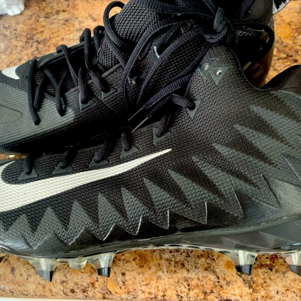 New mens nike football cleats, size 12